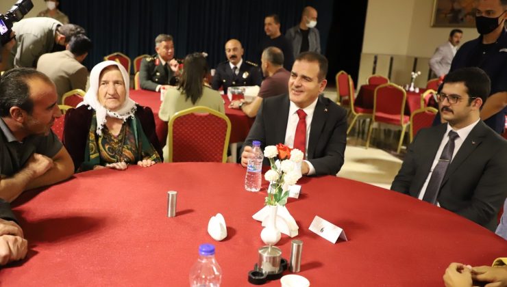 Hakkari’de şehit ve gazi yakınlarının onuruna yemek verildi