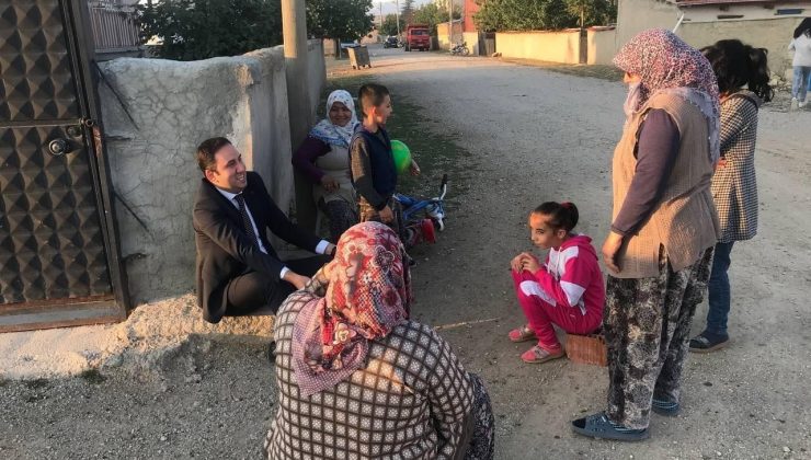 Halk arasına karışan kaymakam herkesin sevgilisi oldu