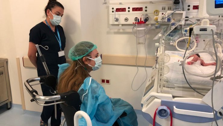 Hamilelik döneminde koronavirüse yakalanan anneye doğum günü hediyesi