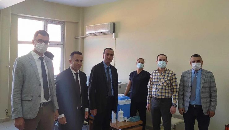 Hazro’da seferberlik başladı, 12 yaşın üstü öğrenciler aşılanmaya devam ediyor