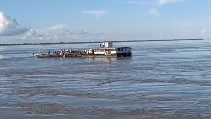 Hindistan’da iki tekne çarpıştı, teknelerden biri alabora oldu