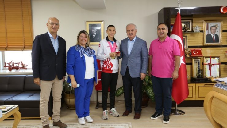 İki altın madalyalı şampiyon, Başkan Aygün’e konuk oldu