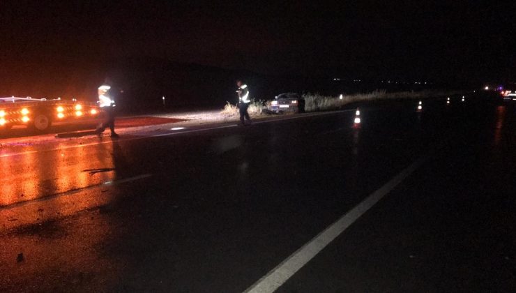 İki otomobil çarpıştı, biri çocuk 4 kişi yaralandı