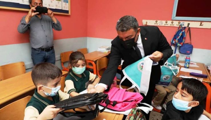 İlçedeki tüm öğrencilerin okul ihtiyacını karşıladılar