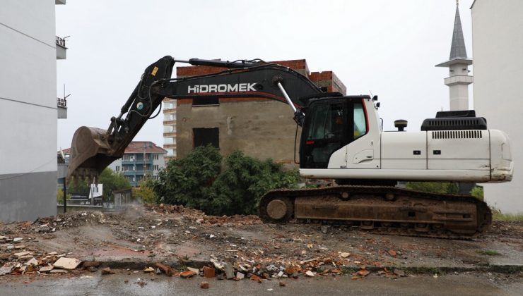 İlkadım’da metruk binalar yıkılıyor
