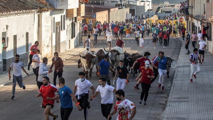 İspanya’da Covid-19 salgının başından bu yana ilk boğa koşusu yapıldı