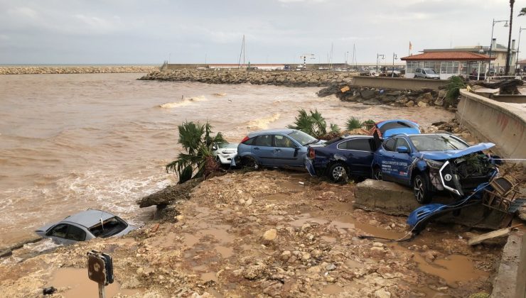 İspanya’da sel suları araçları denize sürükledi, 5 bin ev elektriksiz kaldı