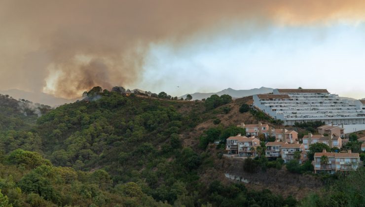 İspanya’da tatil beldesinde yangın: Yaklaşık 500 kişi tahliye edildi