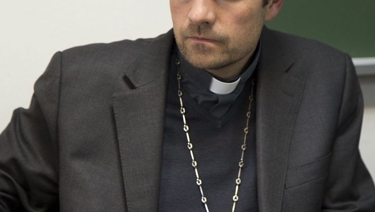 İspanyol Piskoposun yasak aşkı istifa getirdi