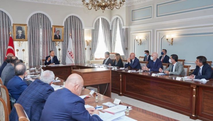 İstanbul Valisi Yerlikaya, devlet üniversitesi rektörleri ile bir araya geldi