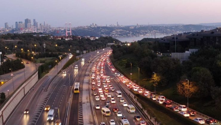 İstanbul’da haftanın ilk iş gününde trafik yoğunluğu erken başladı