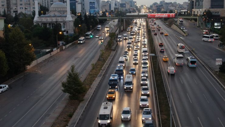 İstanbul’da haftanın ilk iş gününde trafik yoğunluğu