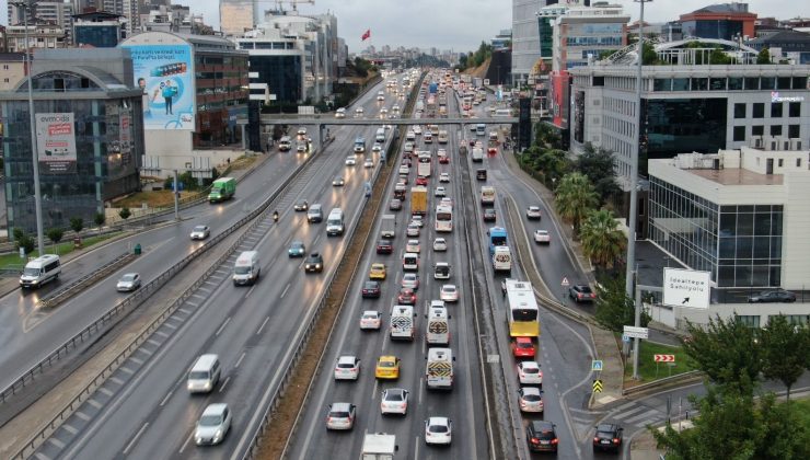 İstanbul’da yağışlar trafiği vurdu, yoğunluk yüzde 55’i gördü