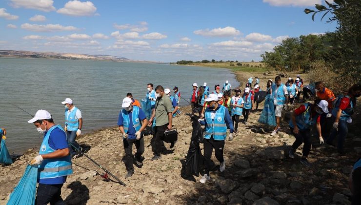 İçme suyu havzasını çöplüğe çevirdiler