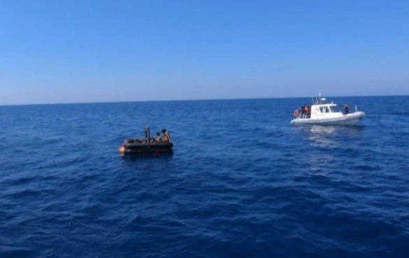 İzmir açıklarında 13 düzensiz göçmen kurtarıldı