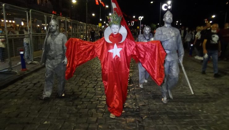 İzmir’de 9 Eylül coşkusu zirve yaptı