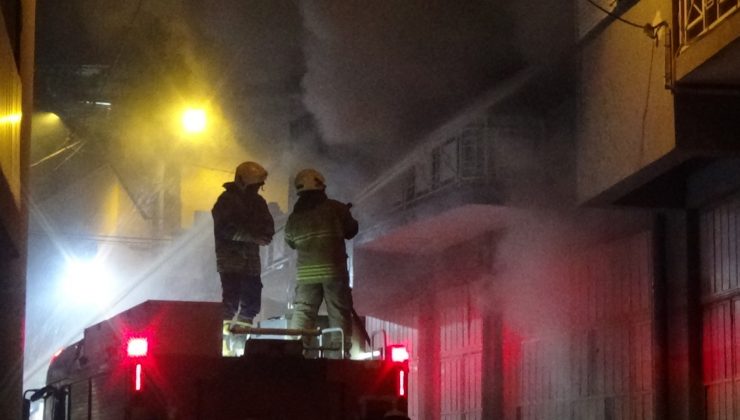 İzmir’de mobilya atölyesinde yangın