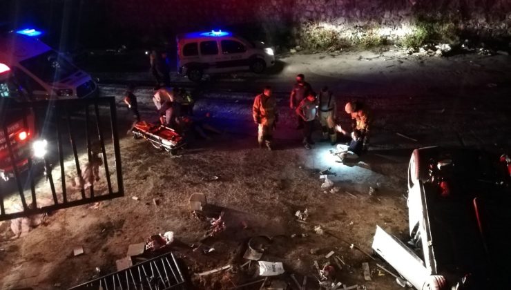 İzmir’de otomobil dereye uçtu: 4 yaralı
