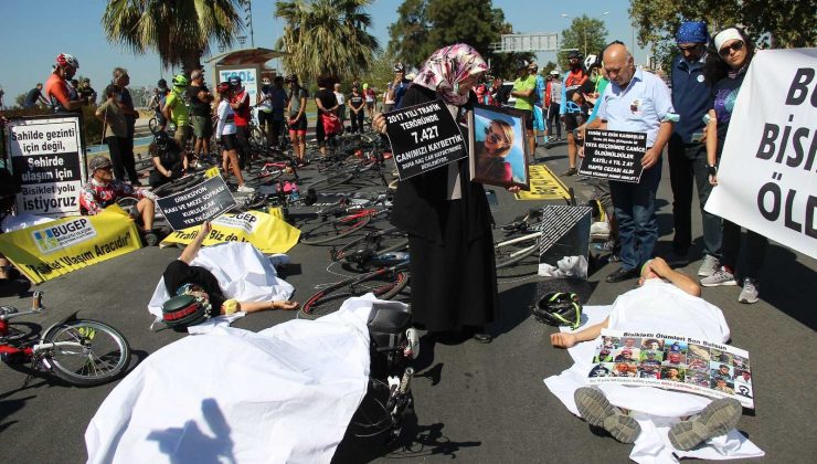 İzmirli bisikletçilerden kefenli eylem