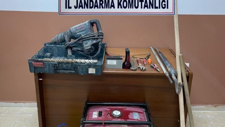 Jandarma ekipleri kaçak kazı yapanlara göz açtırmıyor