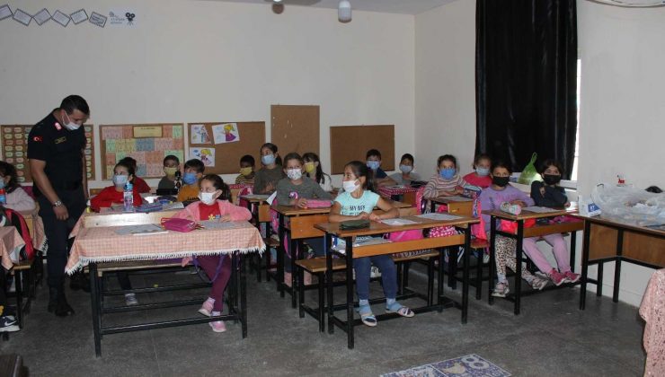 Jandarma ekipleri öğrencilere kişisel güvenlik önlemlerini anlattı