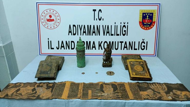 Jandarma tarihi eser niteliğinde kutsal kitap ele geçirdi
