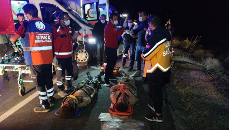 Kaçak mülteci taşıyan minibüs devrildi: 1 ölü, 15 yaralı