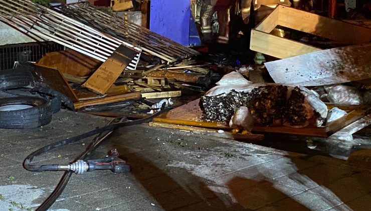 Kadıköy’de 5 katlı binada yangın çıktı