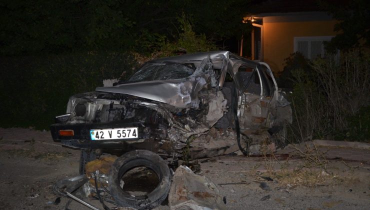 Kamyonet ile hafif ticari araç çarpıştı: 1 ölü, 2 yaralı