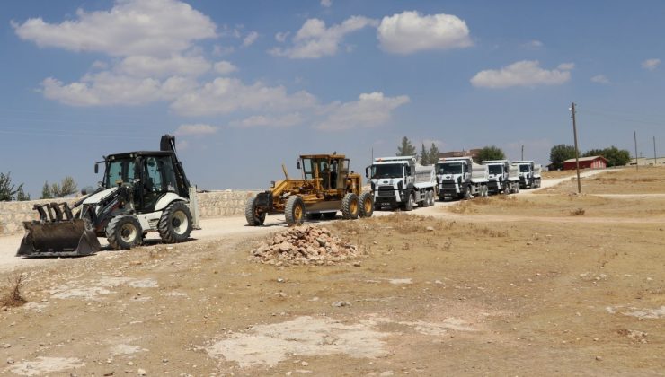 Karaköprü kırsalında yollar çamur ve tozdan kurtarılıyor