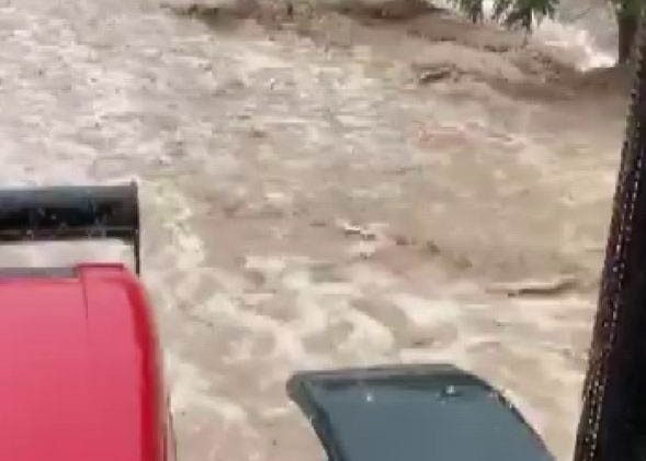 Karaman’da sel suları köyü dereye çevirdi