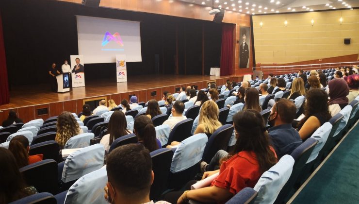 Kariyer Merkezi, ‘İş Aramak Da Bir İştir’ semineri düzenledi
