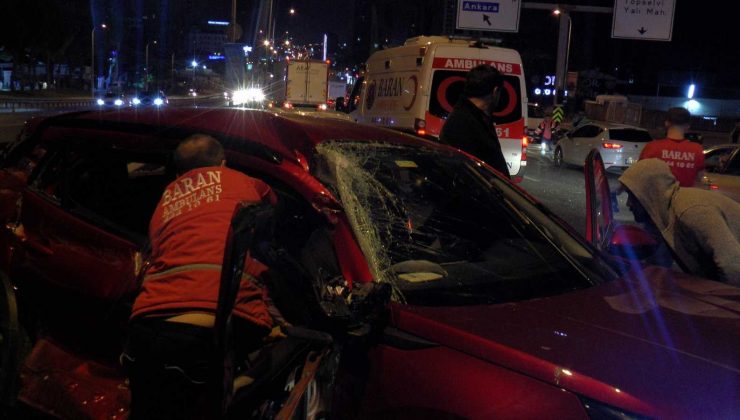 Kartal’da 10 aracın karıştığı zincirleme kazada 2 kişi yaralandı