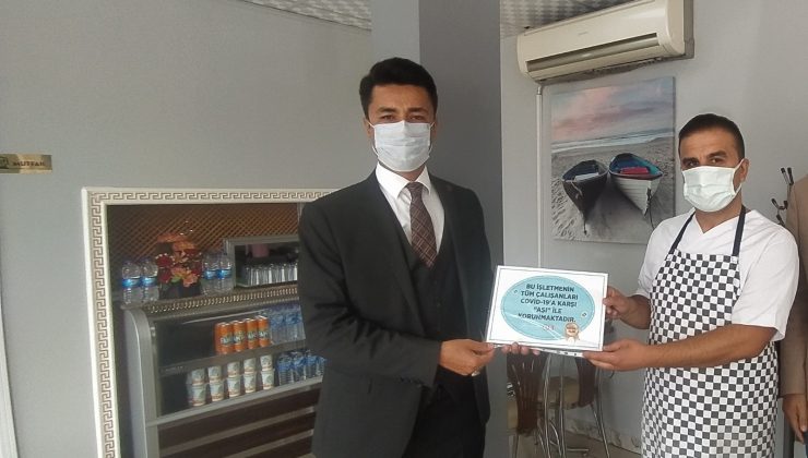 Kastamonu’da aşı olan esnafa ‘güvenli işyeri’ sertifikası verildi