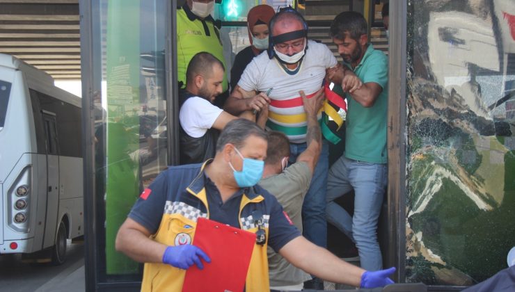 Yaralı yolcular kendini kaldırıma attı