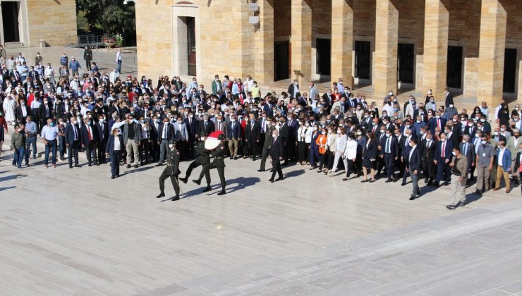 Kılıçdaroğlu, CHP’nin 98’inci yıldönümü dolayısıyla Anıtkabir’i ziyaret etti