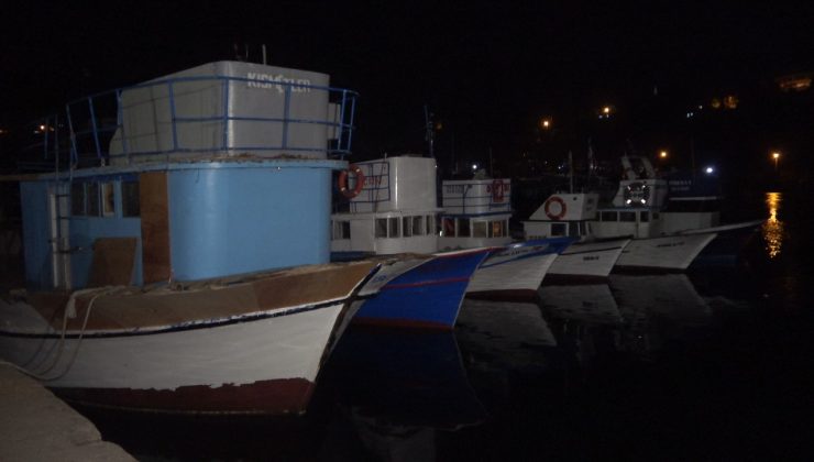 Kırklarelili balıkçılar denize açılmak için gün doğumunu bekliyor