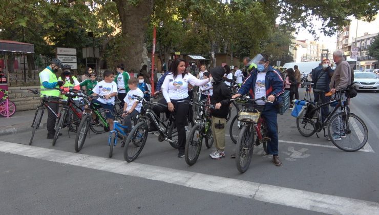 Kırklareli’nde gençler, çocuklar ve aileleri pedal çevirdi