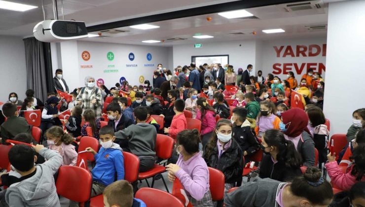 Kızılay 150 çocuğa kırtasiye yardımında bulundu