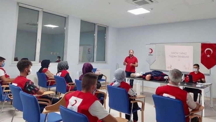 Kızılay gönüllülerine ilk yardım eğitimi verildi