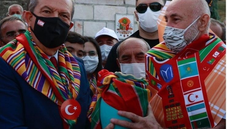KKTC Cumhurbaşkanı Tatar’dan aldıkları toprak ve sancağı Söğüt’e getirecekler