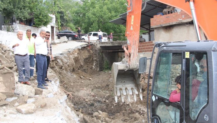 Koçarlı’da dere ıslahı çalışmaları sürüyor