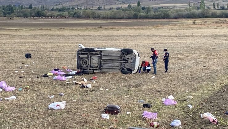 Çorum’da hafif ticari araç devrildi