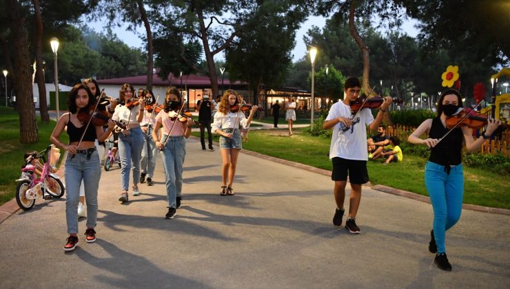 Konyaaltı Oda Orkestrası’ndan ‘flash mob’ etkinliği