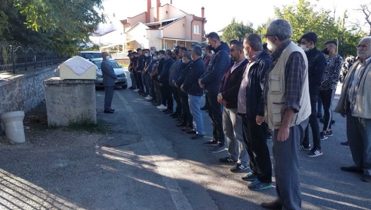 Konya’daki kazada ölen genç kız son yolculuğuna uğurlandı