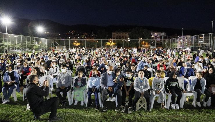Körfez’de çocuklar film gecesinde eğlendi
