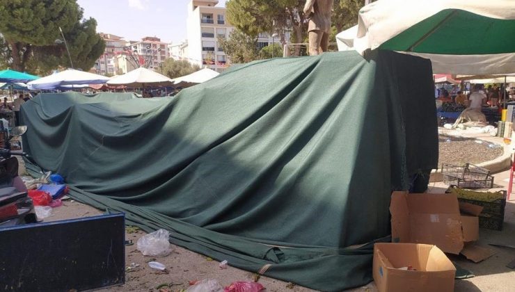 Korona virüs testi pozitif çıkan iki pazarcı, satış yaparken yakalandı