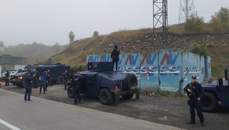 Kosova-Sırbistan sınırında plaka gerginliği sürüyor