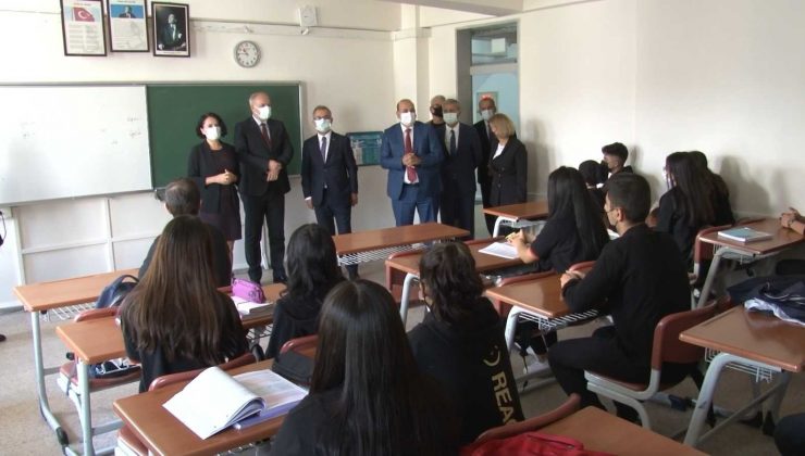 Kosovalı Bakan Fikrim Danki’den TEKNOFEST öncesi Maltepe’de lise ziyareti