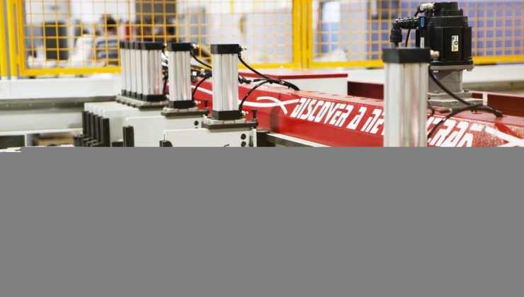 Küçük bir atölyede başladı, şimdi dünyaya makine üretip satıyor